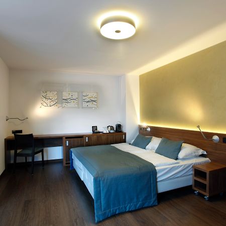 Hotel Carol Прага Екстериор снимка