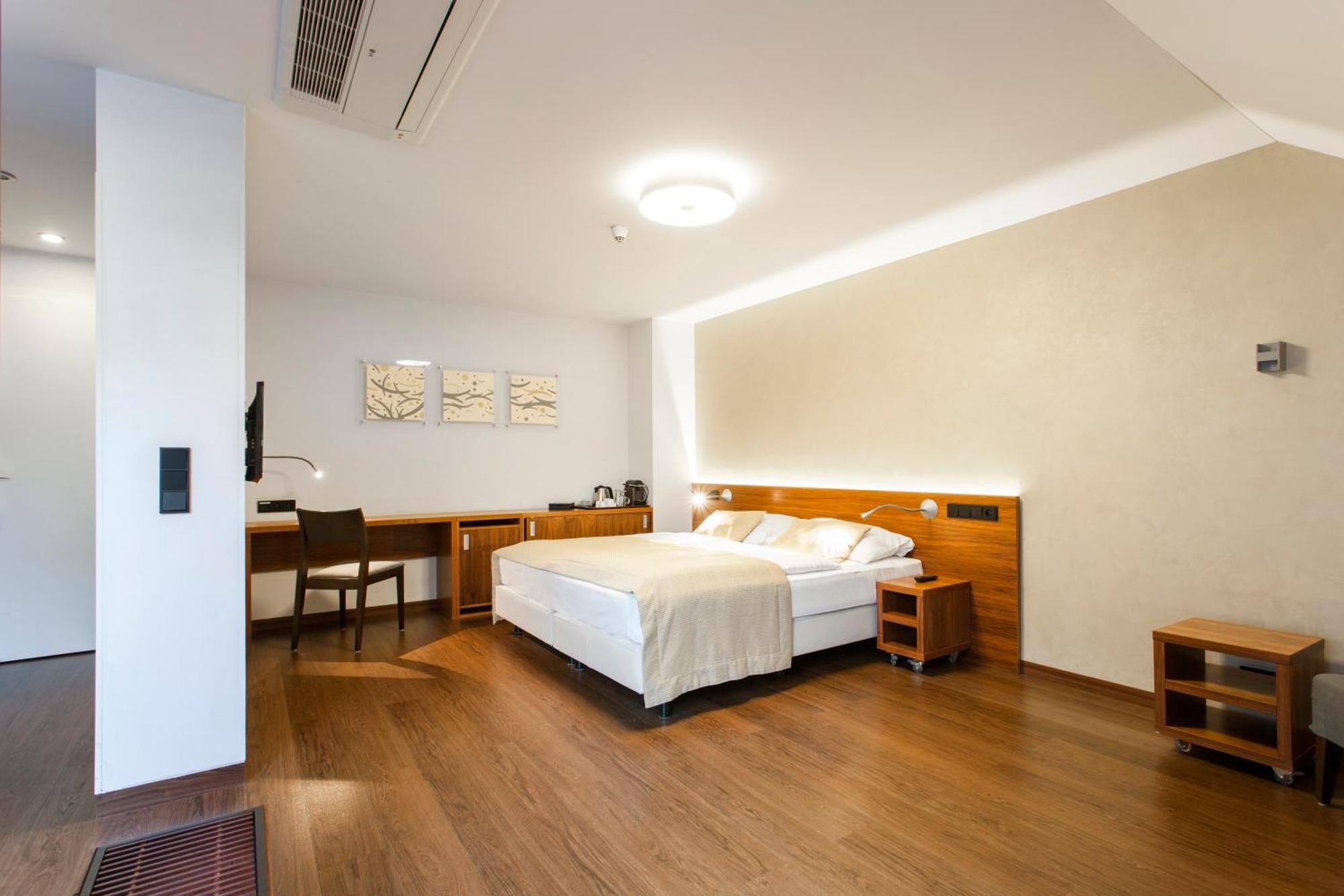 Hotel Carol Прага Екстериор снимка