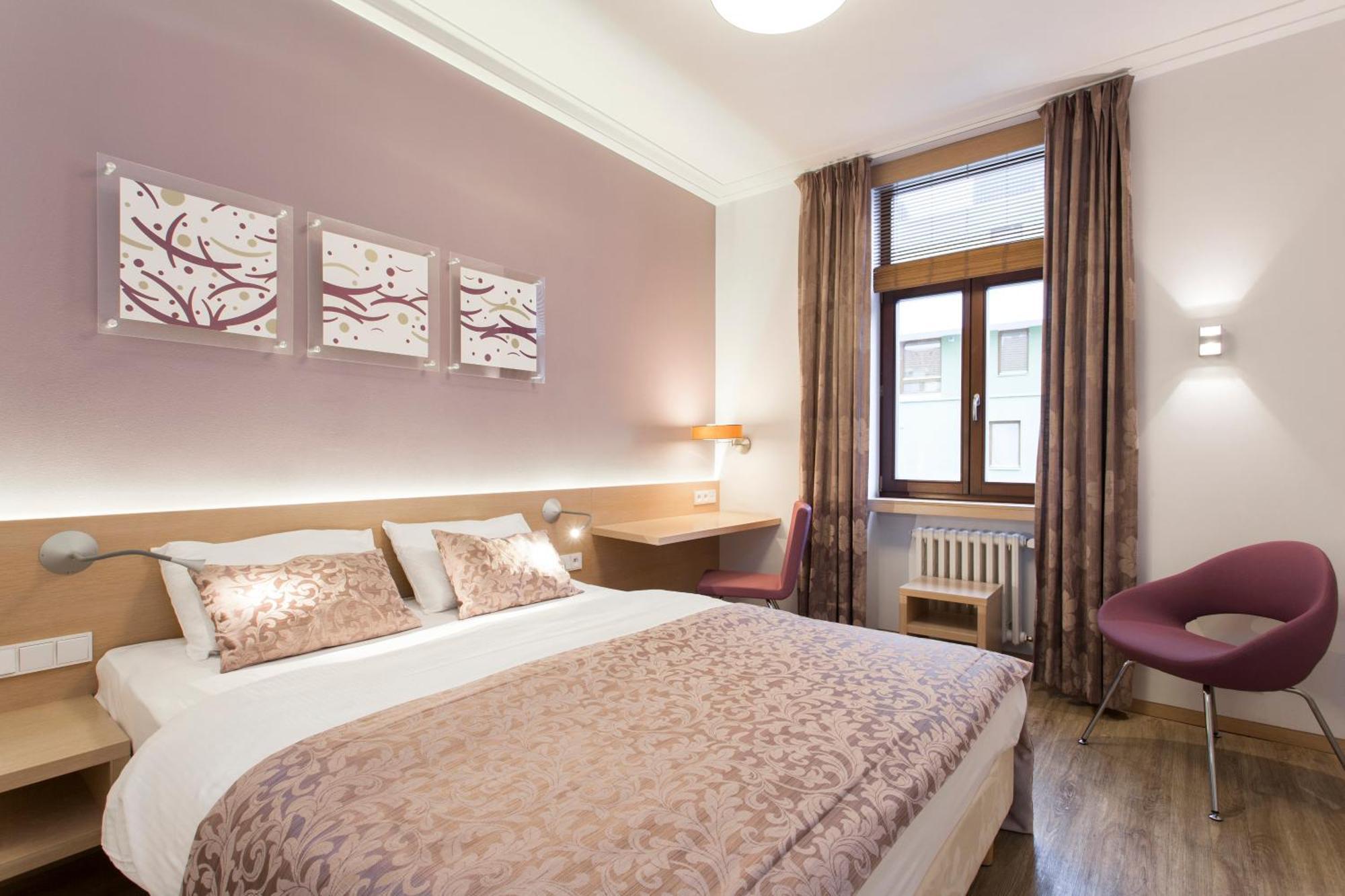 Hotel Carol Прага Екстериор снимка