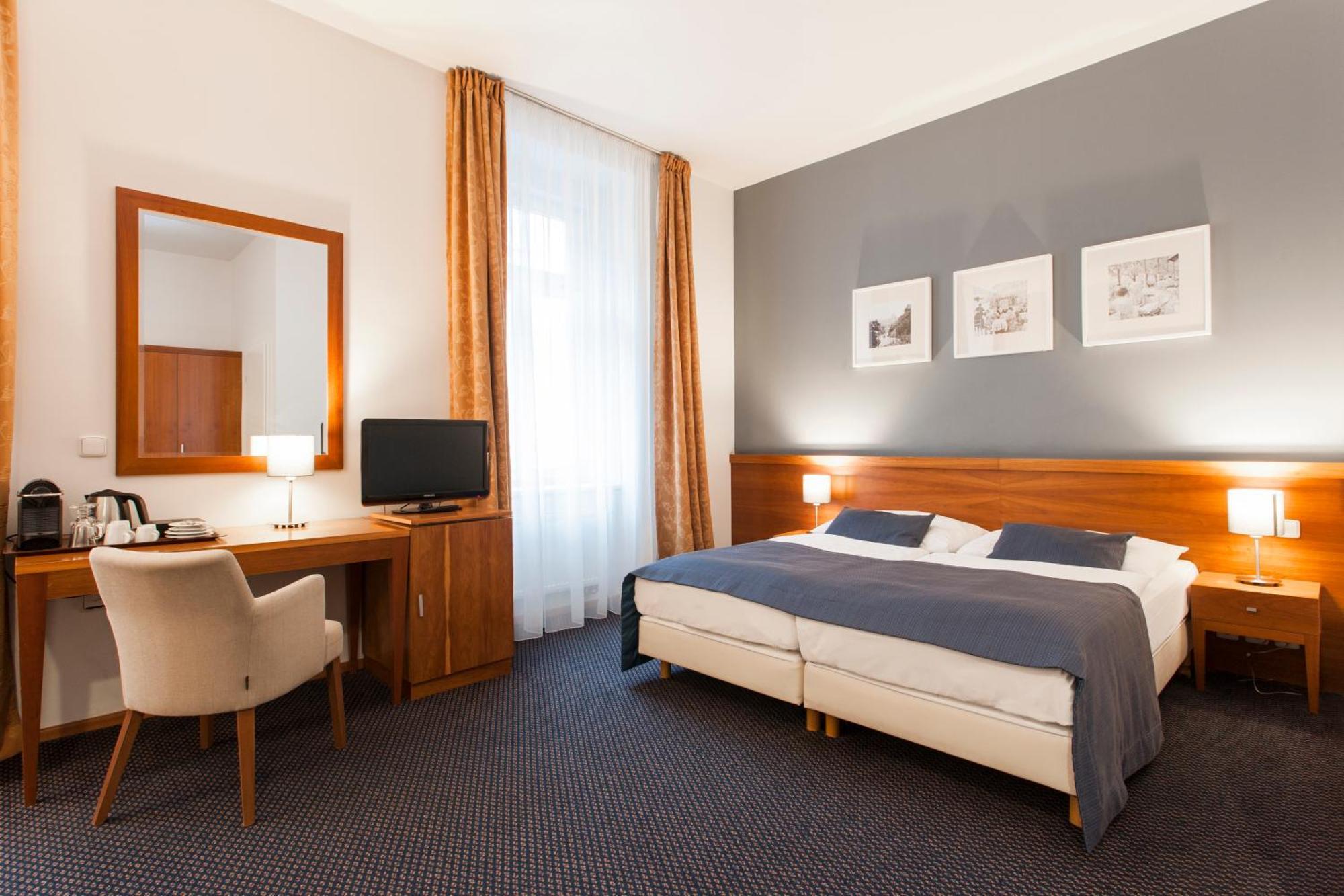 Hotel Carol Прага Екстериор снимка