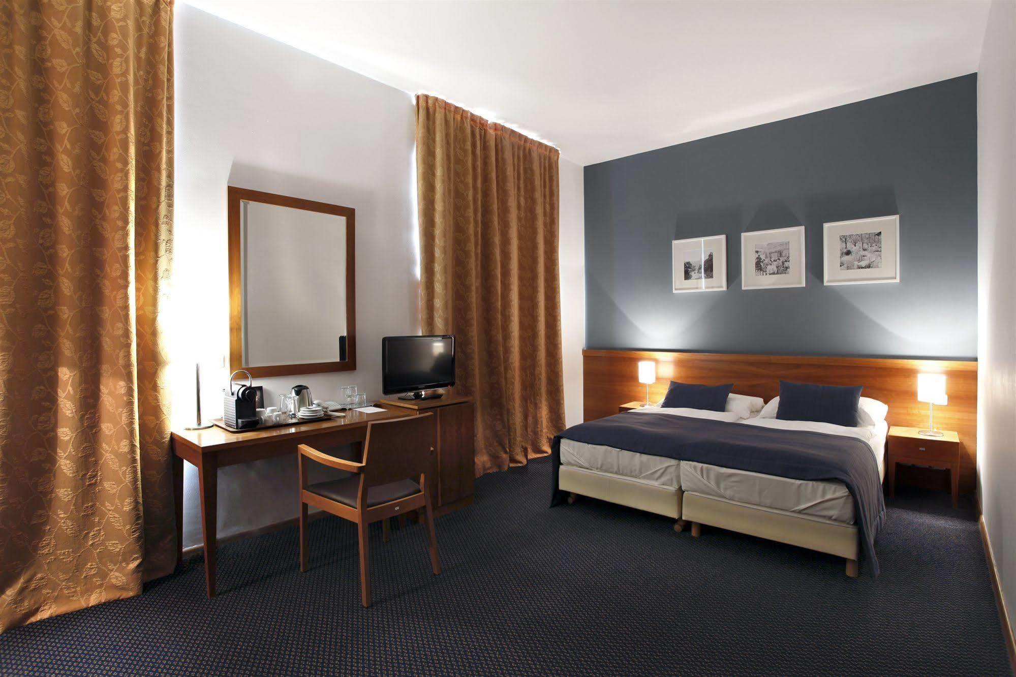 Hotel Carol Прага Екстериор снимка